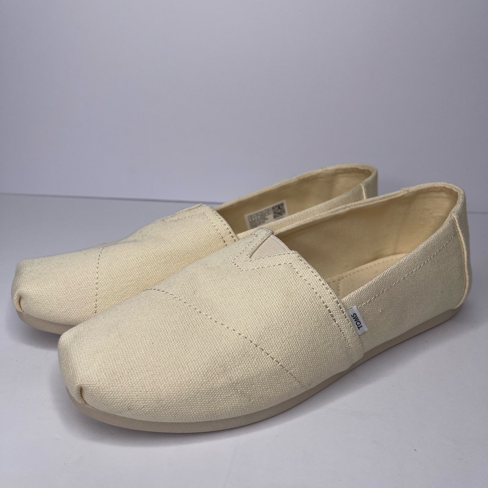 TOMS NEW Women's Classic Canvas Slip On Sneaker Cream Canvas Size 8